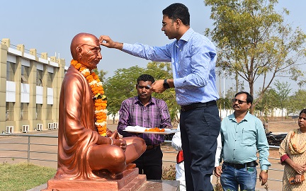 राष्ट्रपिता महात्मा गांधी की पुण्यतिथि पर Collector Kuldeep Sharma ने दी श्रद्धांजलि