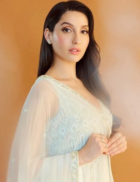 Nora Fatehi: नोरा फतेही की सादगी पर दिल हार बैठेंगे, सफेद शरारा में दिखी अप्सरा