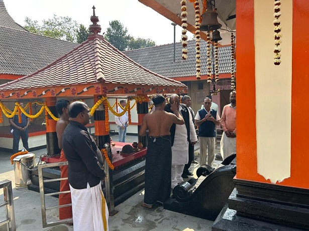 KORBA : भगवान अय्यप्पा मंदिर में पूजा अर्चना कर राजस्व मंत्री जयसिंह अग्रवाल ने जिले की सुख समृद्धि की कामना की