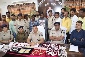 Mahasamund Police अधीक्षक धर्मेन्द्र सिंह (IPS) के निर्देशन में बडी कार्यवाही, 02 अन्तर्राज्यीय ज्वेलरी चोर चढे पुलिस के हत्थे…