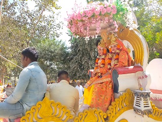 भव्य शोभायात्रा के साथ पंडित रविशंकर शुक्ल नगर के चिल्ड्रन गार्डन में श्रीमद भागवत कथा का आयोजन