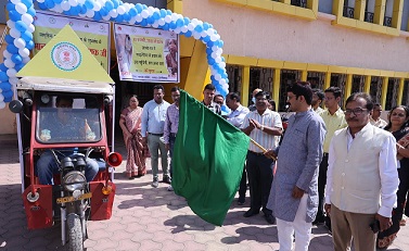 विधायक श्री नायक ने हरी झंडी दिखाकर जागरूकता रथ को किया रवाना