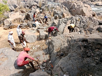 रकसगंडा जलप्रपात पहुंच मार्ग तथा जलप्रपात के आस पास के क्षेत्रों को स्वच्छ रखने हेतु स्वच्छता अभियान का हुआ आयोजन