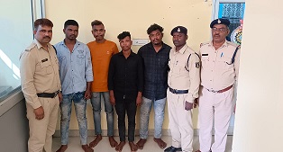 Raigarh Crime : लूटपाट के इरादे से बंगुरसिया मार्ग पर गाड़ियों में तोड़फोड करने वाले 4 आरोपी गिरफ्तार….