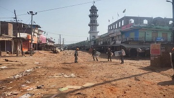 तोरणद्वार बनाने को लेकर दो समुदायों के बीच पत्थरबाजी, दर्जनों घायल, धारा 144 लागू