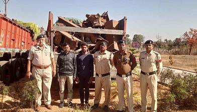 Mahasamund Police अधीक्षक धर्मेन्द्र सिंह (IPS) के निर्देशन में महासमुंद पुलिस की रेलवे की अवैध लोहे के कबाड पर सबसे बडी कार्यवाही….