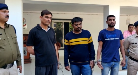 DURG CRIME NEWS : नशीली दवाईयों के तीन सौदागर गिरफ्तार, 9,600 नग कैप्सूल व कार समेत अन्य सामग्री जब्त