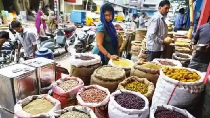 सस्ती हो गई दालें और सब्जियां, ईंधन की कीमतों में भी आई गिरावट, जानें कितने गिरे रेट्स?