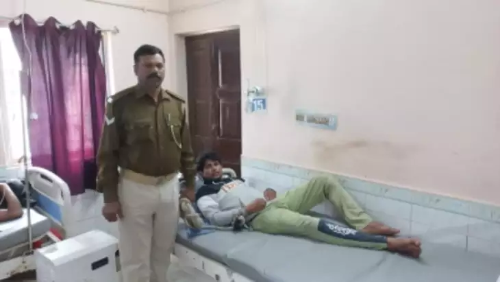 पकड़े जाने के डर से कैदी ने निगला मोबाइल, पुलिस अब इलाज करवाने में जुटी !