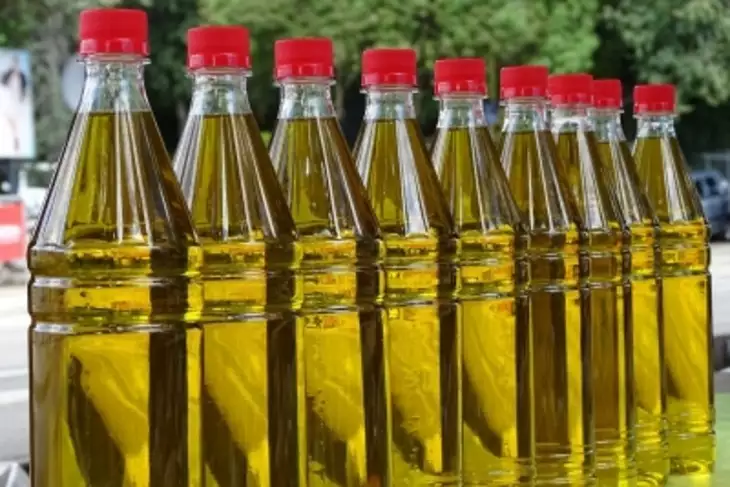 खाद्य तेल बाजार सुस्त, आपूर्ति की कमी के कारण बढ़ रहे Groundnut oil के दाम !