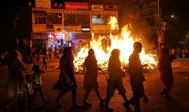 Holika Dahan 2023 : वैवाहिक जीवन, पैसे से जुड़ी कोई परेशानी, होलिका दहन की रात करें ये काम, हर समस्या का निकेलगा समाधान