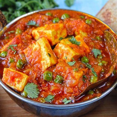 Matar Paneer Recipe: रात के खाने के लिए सदाबहार रेसिपी है मटर पनीर, यहां देखें रेसिपी