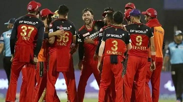 IPL 2023 : आरसीबी के लिए बुरी ख़बर, पहले मुकाबले से बाहर होंगे दो मैच विनर खिलाड़ी