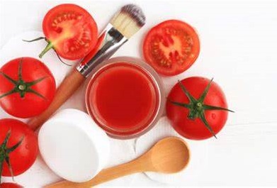 Tomato Skincare Tips : पाना चाहती हैं दमकती हुई त्वचा, तो चेहरे के लिए टमाटर का ऐसे करें इस्तेमाल….