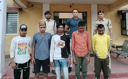 CCTV Camera में तोड़फोड़ करने एवं स्टापर में आग लगाने वाले 5 आरोपियों को Akaltara Police ने पहुंचाया सलाखों के पीछे