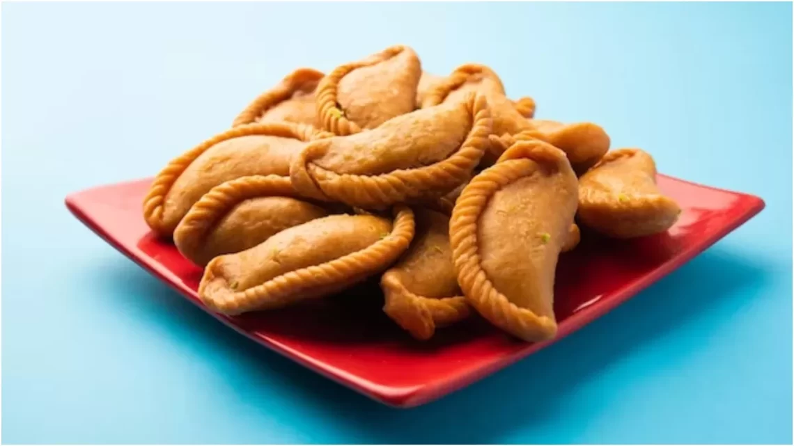 Baked vs Fried Gujiya: बेक्ड या फ्राइड? जानें कौन सा गुजिया है आपके लिए सही