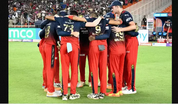 IPL 2023:RCB की बढ़ी मुश्किलें, टीम से अचानक बाहर हुआ ये धाकड़ बल्लेबाज