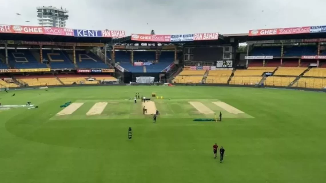 RCB vs DC Pitch Report : मौसम बिगाड़ेगा खेल या फिर बल्लेबाजों की होगी मौज, मैच से पहले जानें पिच का हाल