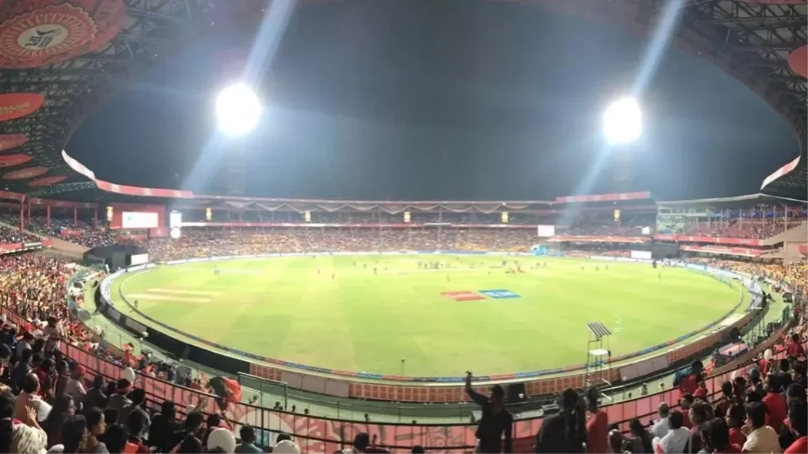 RCB vs RR Pitch Report: चिन्नास्वामी में लगता है रनों का अंबार, गेंदबाजों संग होता है खिलवाड़, देखें आंकड़े