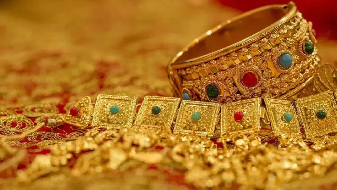 Gold Price Today 18 January 2024: सोने-चांदी की कीमतों में गिरावट जारी, पढ़ें कितना सस्ता हुआ गोल्ड-सिल्वर