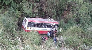 Bus Accident : यात्रियों से भरी बस खाई में गिरी, मचा हाहाकर; CM धामी ने जताया दुख….