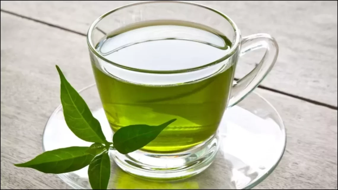 Green Tea Side Effects: फिट रहने के लिए आप भी पी रहे जरूरत से ज्यादा ग्रीन टी, तो जानें इसके Side Effects….