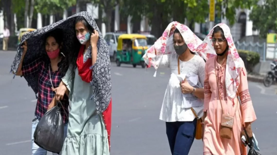 Weather News Update: अप्रैल से जून तक झुलसाएगी गर्मी, बढ़ने वाला है पारा; पढ़ें मौसम विभाग का पूर्वानुमान