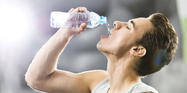 Water Drinking Habits: क्या आपको भी है खड़े होकर पानी पीने की आदत? तो जानें इसके हानिकारक प्रभाव….