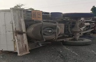 CG Accident News : तेज रफ्तार पिकअप वाहन अनियंत्रित होकर पलटी, पांच घायल, एक की हालत गंभीर….