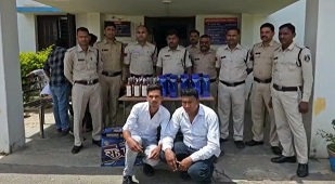 CRIME NEWS : अवैध शराब की खेप पहुंचाने वाले 2 माफिया गिरफ्तार, बड़ी संख्या में अंग्रेजी दारु जब्त….