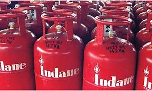 LPG Cylinder Price : वित्त वर्ष के पहले दिन जनता को बड़ी राहत, लगभग 100 रूपये सस्ता हुआ रसोई गैस, जानिये क्या हैं नए दाम ?