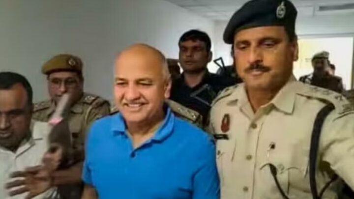 Manish Sisodia की बढ़ सकती हैं मुश्किलें, CBI की चार्जशीट में पहली बार आया नाम