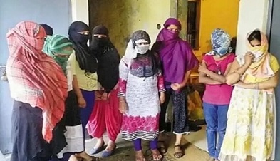 SEX RACKET : गेस्ट हाउस में सेक्स रैकेट का पर्दाफ़ाश, पुलिस ने मारी रेड तो छत से कूदकर भागने लगी लड़कियां, हिरासत में 7 लोग…..