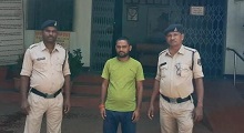 CG CRIME NEWS : अवैध शराब और सट्टा-पट्टी के 2 आरोपी चढ़ें पुलिस के हत्थे, 9 लीटर मादक पदार्थ बरामद…