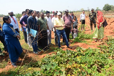 गौठान आपके लिये हैं तो देखभाल का दायित्व भी उठाइए: कलेक्टर संजीव झा