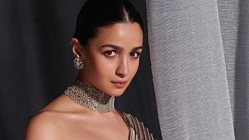 Alia Bhatt: बेटी होने के बाद इन मुश्किलों का सामना कर रही हैं आलिया भट्ट, लेनी पड़ रही है डॉक्टर की सलाह….