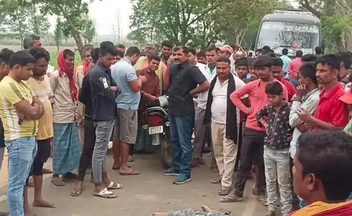 Accident Breaking : बाइक और बस की टक्कर, 2 की मौत….