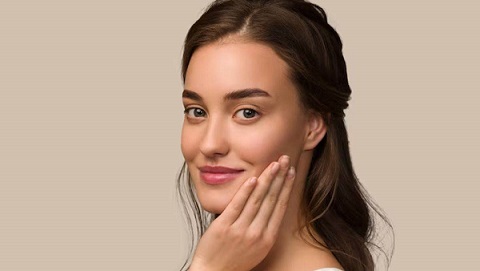 Skin Care Tips: गर्मियों में त्वचा की नमी बरकरार रखना चाहती हैं, तो अपनाएं ये नेचुरल तरीके…