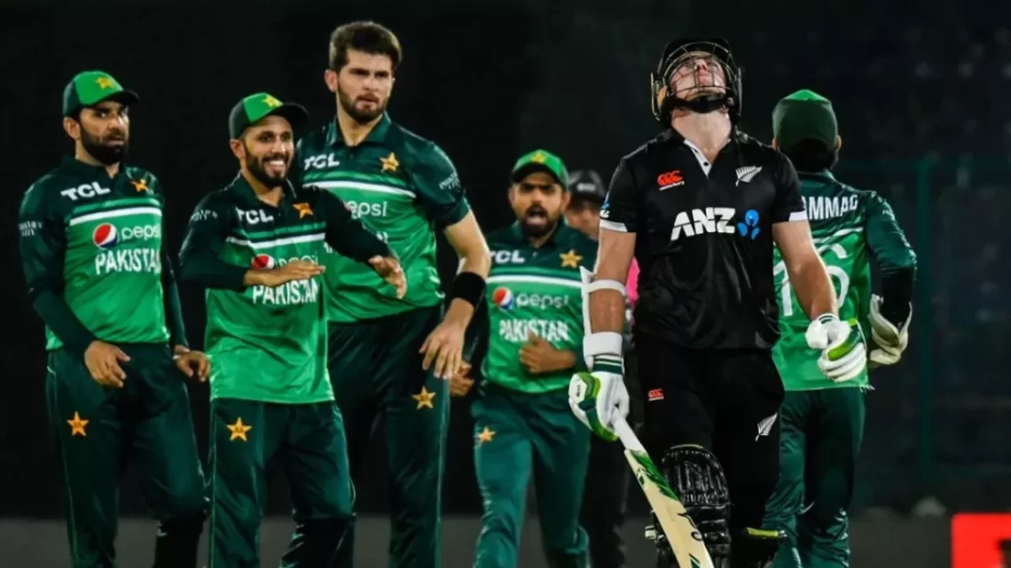 PAK vs NZ 4th ODI: बाबर आजम के शतक के दम पर पाकिस्‍तान ने न्‍यूजीलैंड को रौंदा, भारत को पछाड़कर बनी नंबर-1 टीम