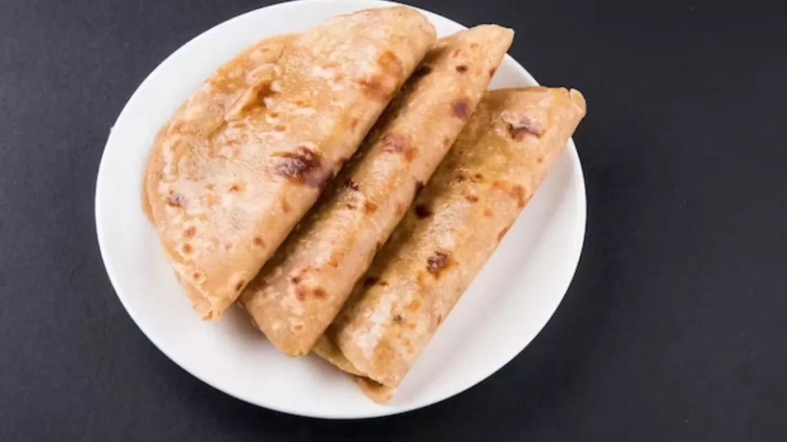 Baasi Roti ke Fayde: बासी रोटी में छिपे हैं सेहत के लिए कई गुण, फायदे जानकर आप भी करेंगे फेंकने से परहेज