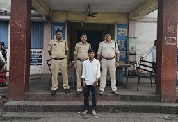 नाबालिग से दुष्कर्म की रिपोर्ट पर पूंजीपथरा पुलिस की त्वरित कार्यवाही….आरोपी युवक को गिरफ्तार कर भेजा गया रिमांड पर, आरोपी का जारी जेल वारंट…