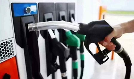 Petrol Diesel Price Today :उछाल या गिरावट : तेल कंपनियों ने अपडेट किए पेट्रोल-डीजल के नए रेट, घर से निकलने से पहले जरूर करें चेक