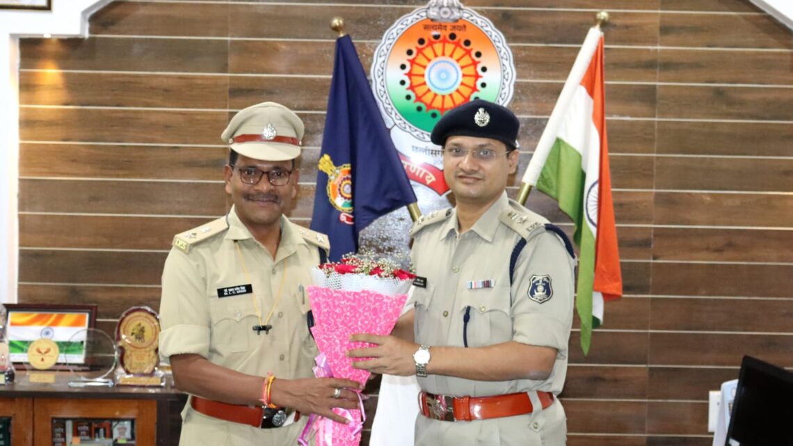 जिले के नये पुलिस कप्तान डॉ. अभिषेक पल्लव द्वारा पुलिस अधीक्षक कबीरधाम का पदभार ग्रहण किया गया