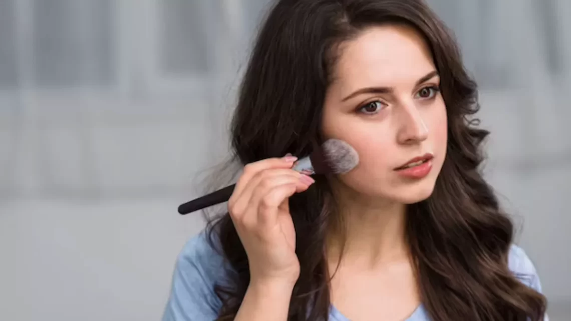 Makeup Tips: सिर्फ घमौरियां ही दूर नहीं करते, बल्कि सन प्रोटेक्शन भी देते हैं ये पाउडर