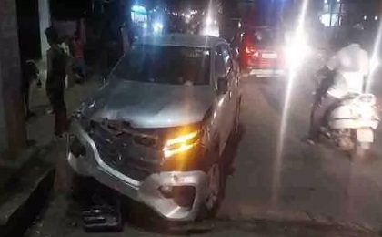 CG Accident : तेज रफ्तार कार ने मोटरसाइकिल, स्कूटी और साइकिल सवार को मारी ठोकर, हादसे में 4 लोग घायल….