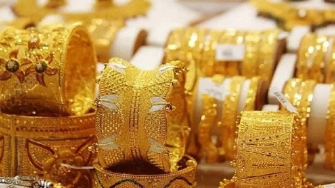 Gold Silver Prices : सोने के दाम में उछाल, चांदी सस्ती….