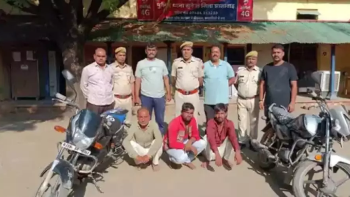 Crime News : पुलिस ने गांजे की तस्करी करते 3 आरोपियों को किया गिरफ्तार