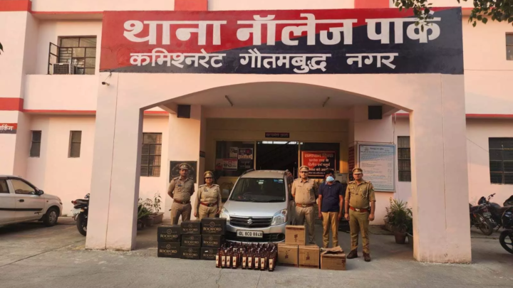 अवैध शराब का जखीरा पुलिस ने किया बरामद, कीमत 2,00,000, गाड़ी भी सीज…