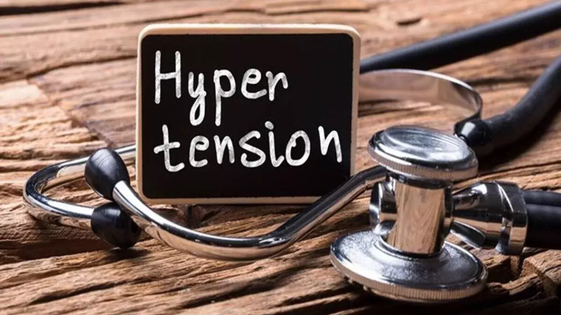 Hypertension : हाइपरटेंशन की गिरफ्त में हैं पर पता ही नहीं, ऐसे कर सकते हैं बचाव….