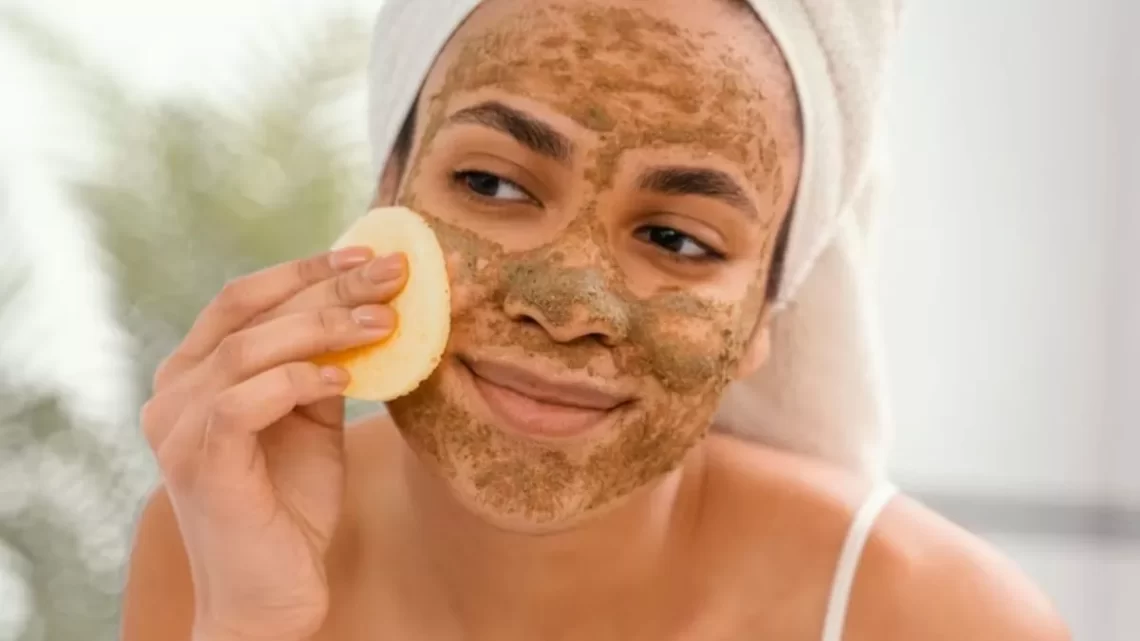 Scrubs For Oily Skin: ऑयली स्किन और मुंहासे की समस्या से हैं परेशान, तो चेहरे पर अप्लाई करें ये होममेड स्क्रब